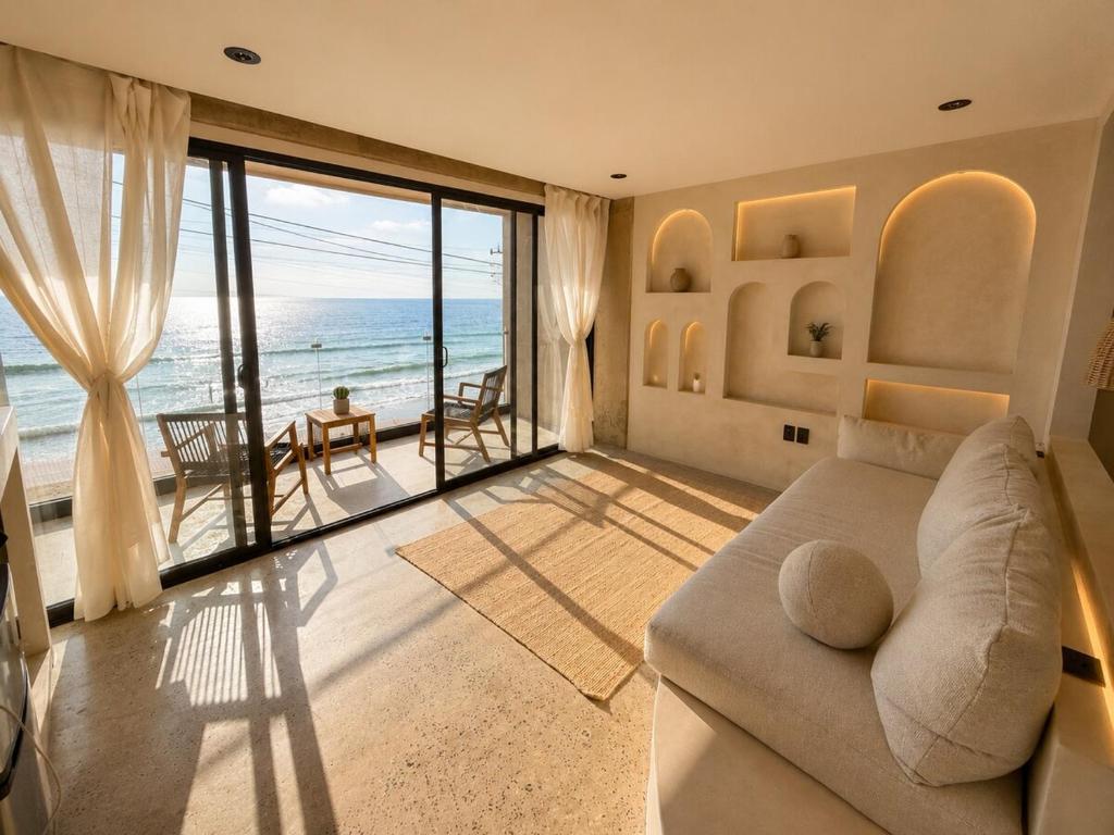King Bed Luxury Beachfront in Playas with AC - 1