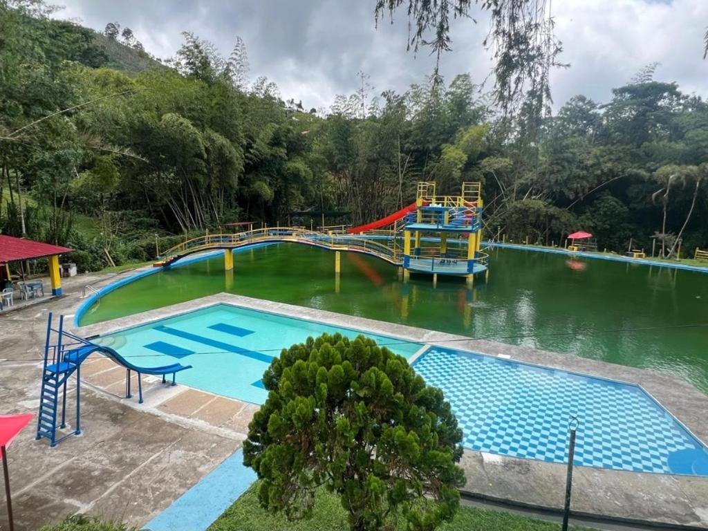 HOTEL Parque recreacional EL LAGO LIBANO - 2
