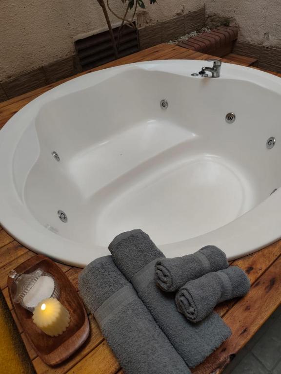 Escapada perfecta con jacuzzi privado en zona top - 4