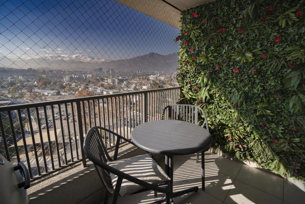Moderno Depto 2D con Vista a la Cordillera, Terraza y Parking - 2