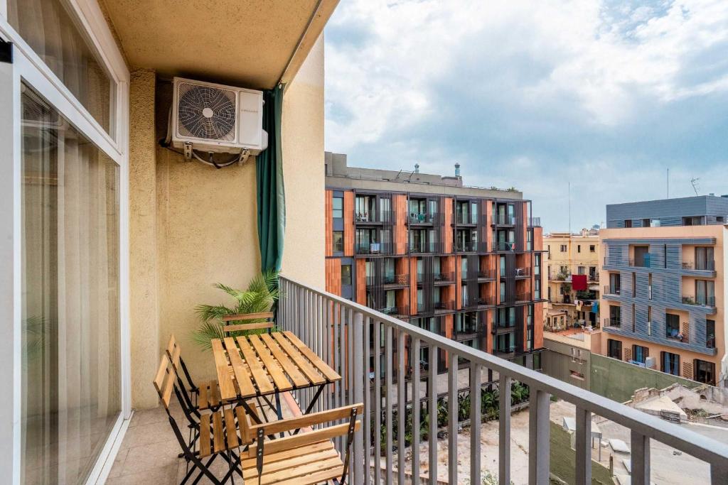 The Collection Barcelona - Bright 4BD with terrace near Arc de Triomf - 3