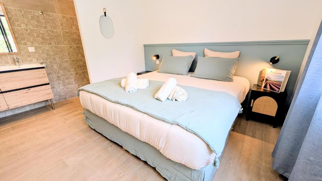 Lodge Luberon - Jacuzzi privatif illimité - À 15 min à pied centre de L'Isle-sur-la-Sorgue - 2 vélos à disposition - Clim, Parking privé, WiFi, linge et ménage inclus - 2