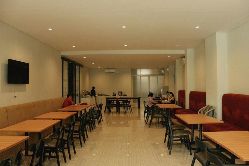 Restaurant, MOSCHA Hotel Surabaya in Surabaya
