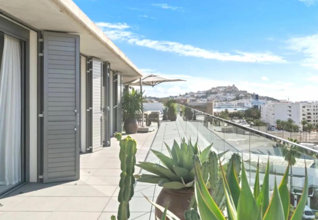 Azure 3BR Penthouse Walk to Talamanca Beach Ibiza - 3