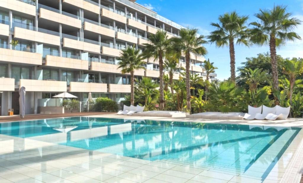 Azure 3BR Penthouse Walk to Talamanca Beach Ibiza - 4