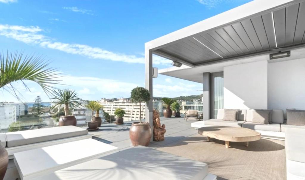 Azure 3BR Penthouse Walk to Talamanca Beach Ibiza - 5