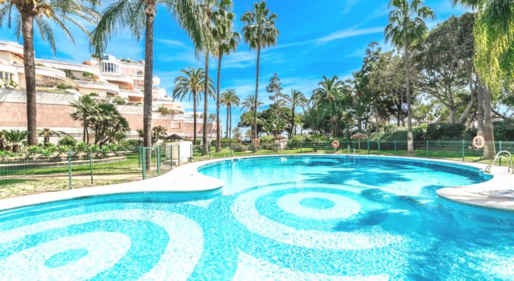Mar de Banús Seafront Apartment - 5