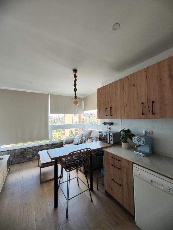 TORRE - Renovated Sea-View Studio with Pool, Garden and Lift - 450 m to La Colina Station - 3