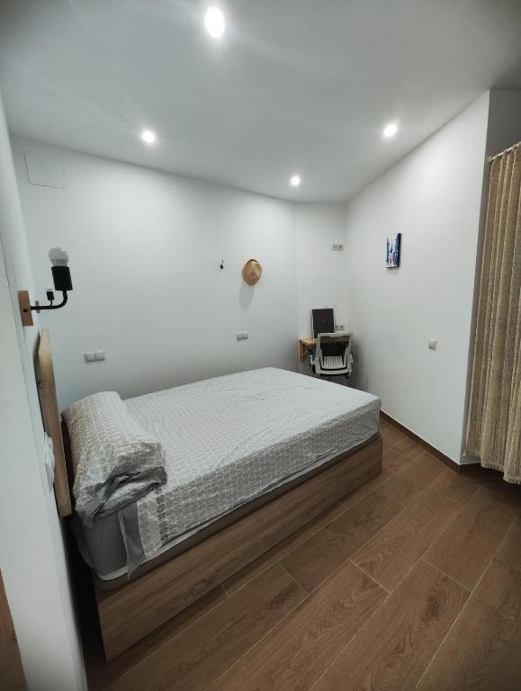 TORRE - Renovated Sea-View Studio with Pool, Garden and Lift - 450 m to La Colina Station - 4