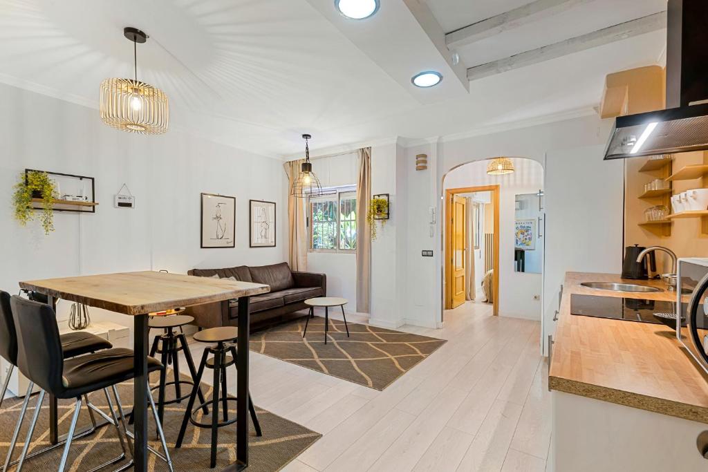 Two bedroom apartment with patio in Malaga City Center - 5