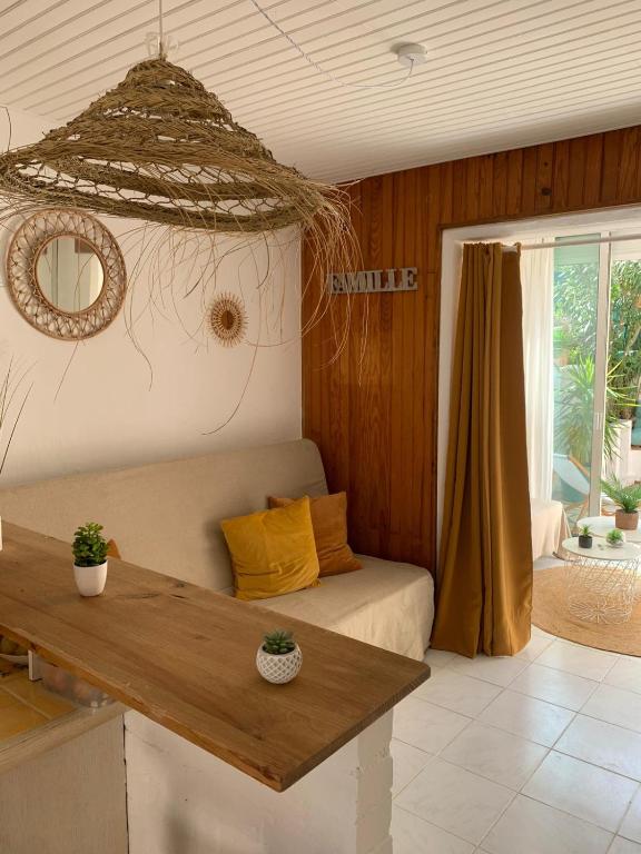 Bright studio with small terrace - 4