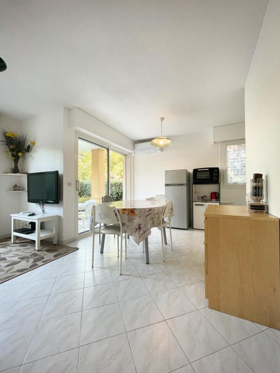 Superb Apartment With Garden Near The Sea - 3