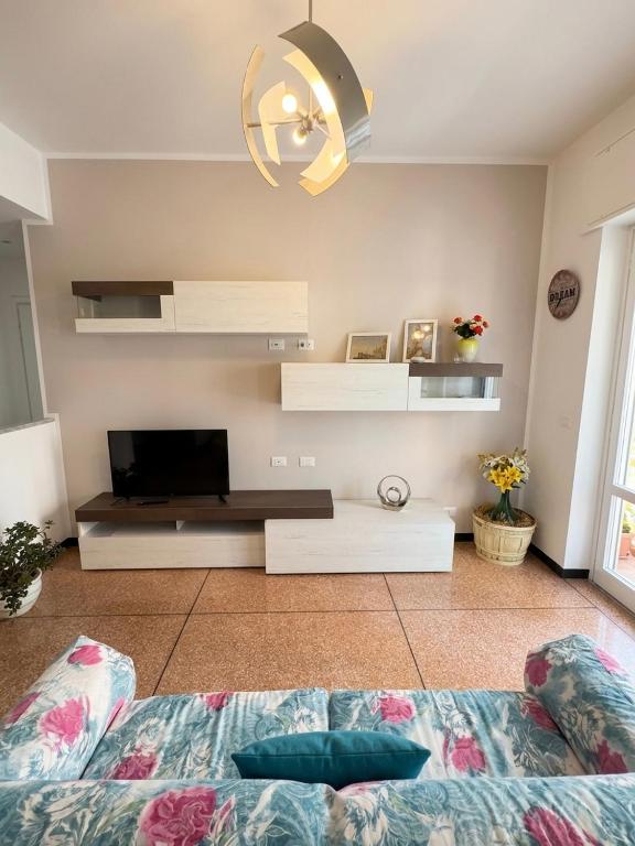 ROSY HOUSE - 2