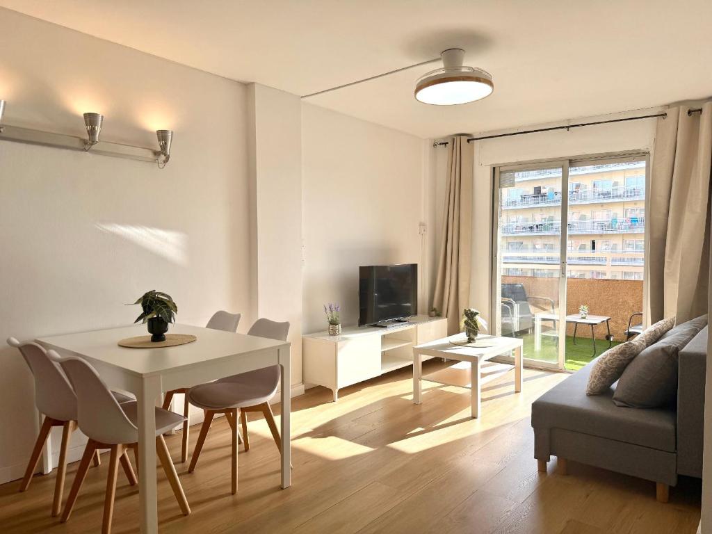 Skyline Pool Apartment - 2