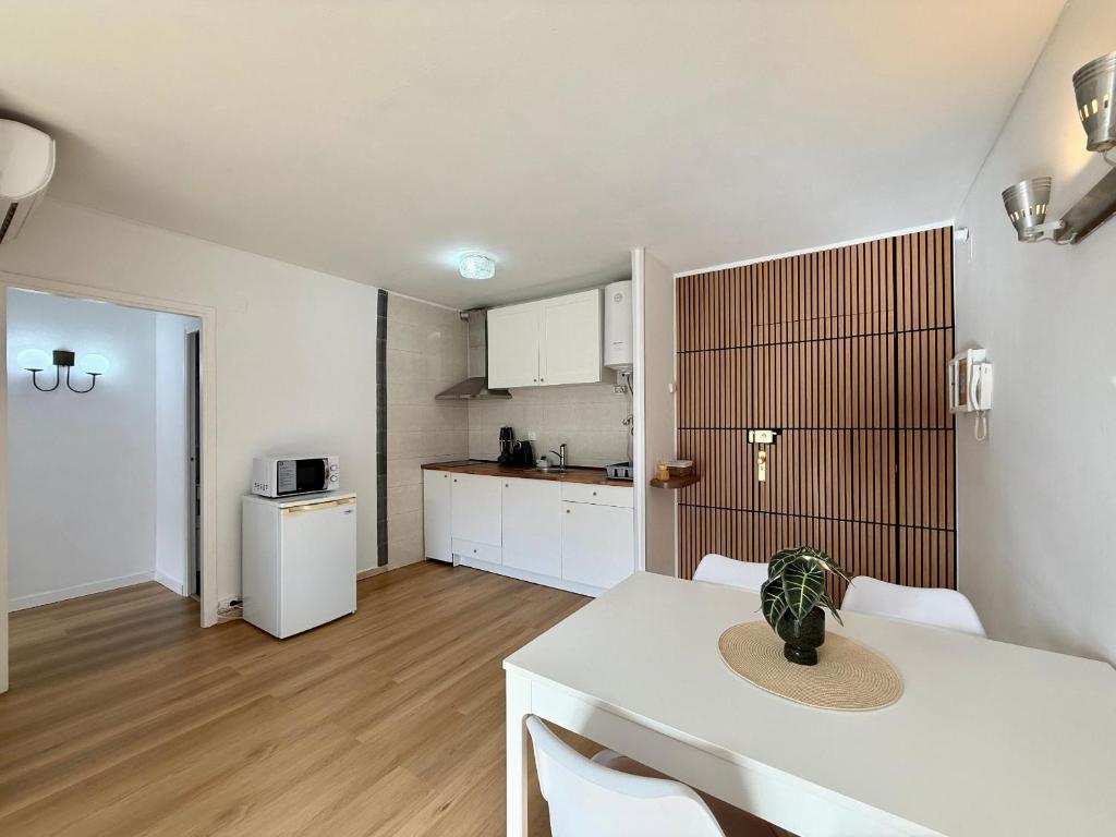 Skyline Pool Apartment - 4