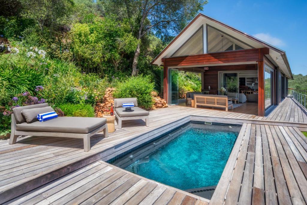 Bush Lodge at Hidden Valley Wines photo