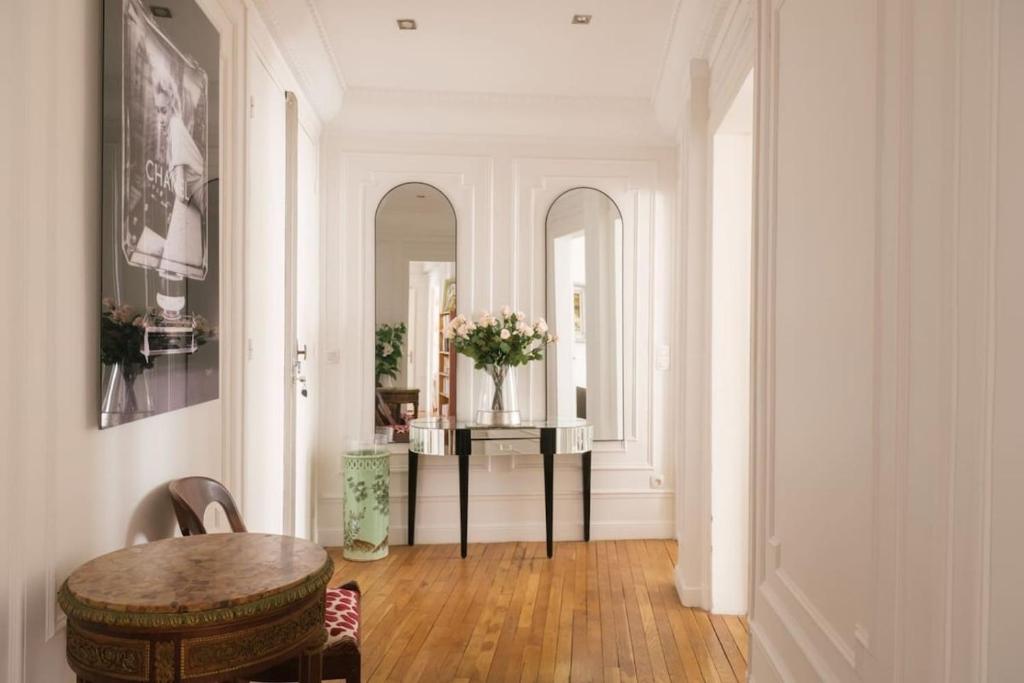 Chic Luxury Apartment with Eiffel Tower Views - 2