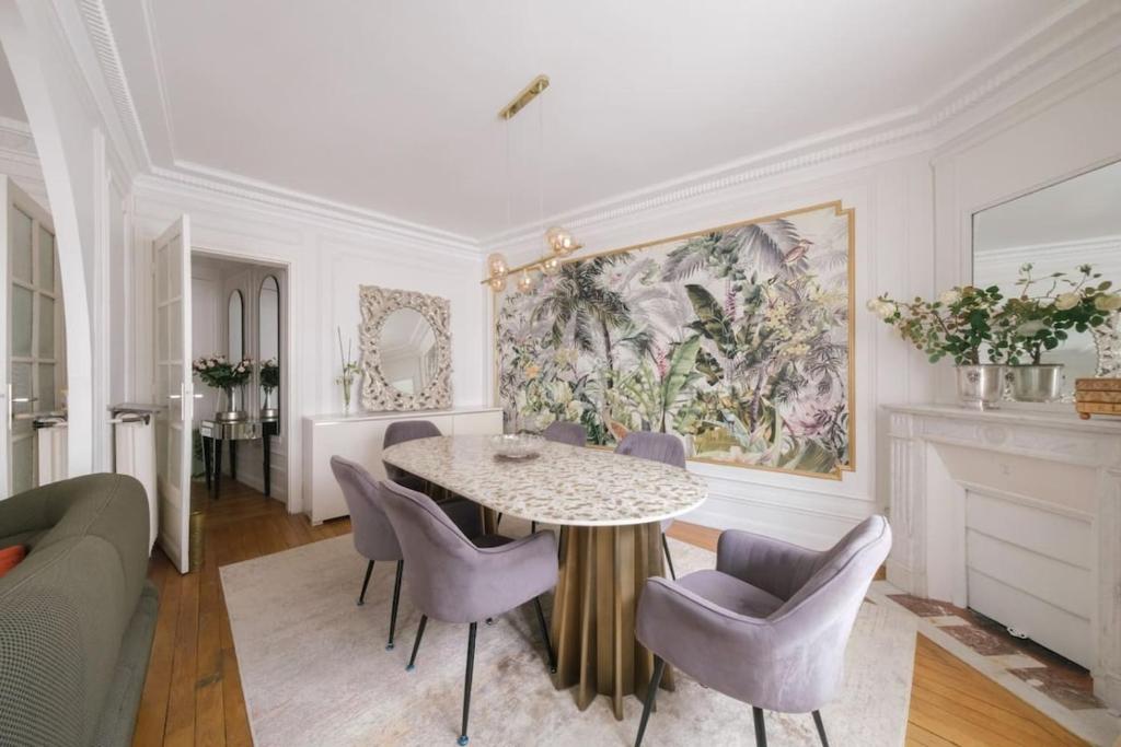 Chic Luxury Apartment with Eiffel Tower Views - 4