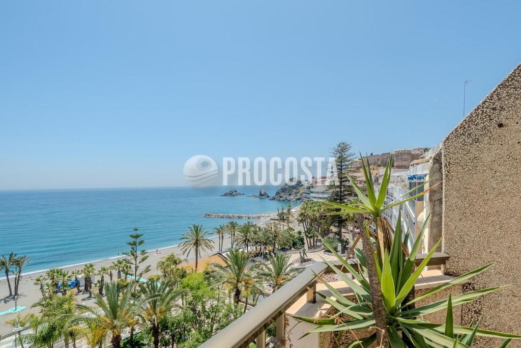 Apartamento frontal al mar con cochera - 1