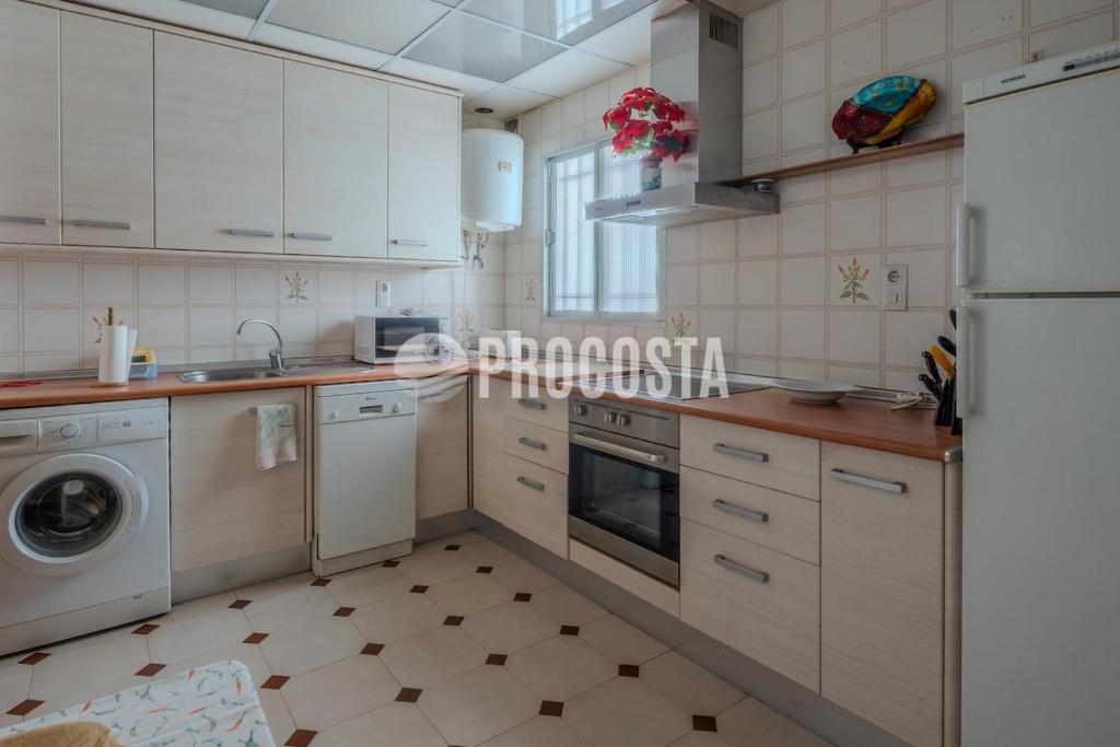 Apartamento frontal al mar con cochera - 2