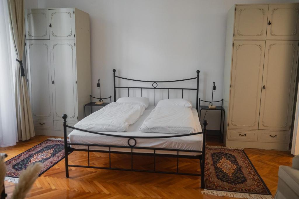 Maison 117 - Spacious 3-Bedroom Apartment in Ferhadija - 5