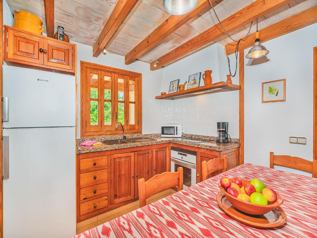 2-Bed Villa with Pool, Puerto Pollença - 2