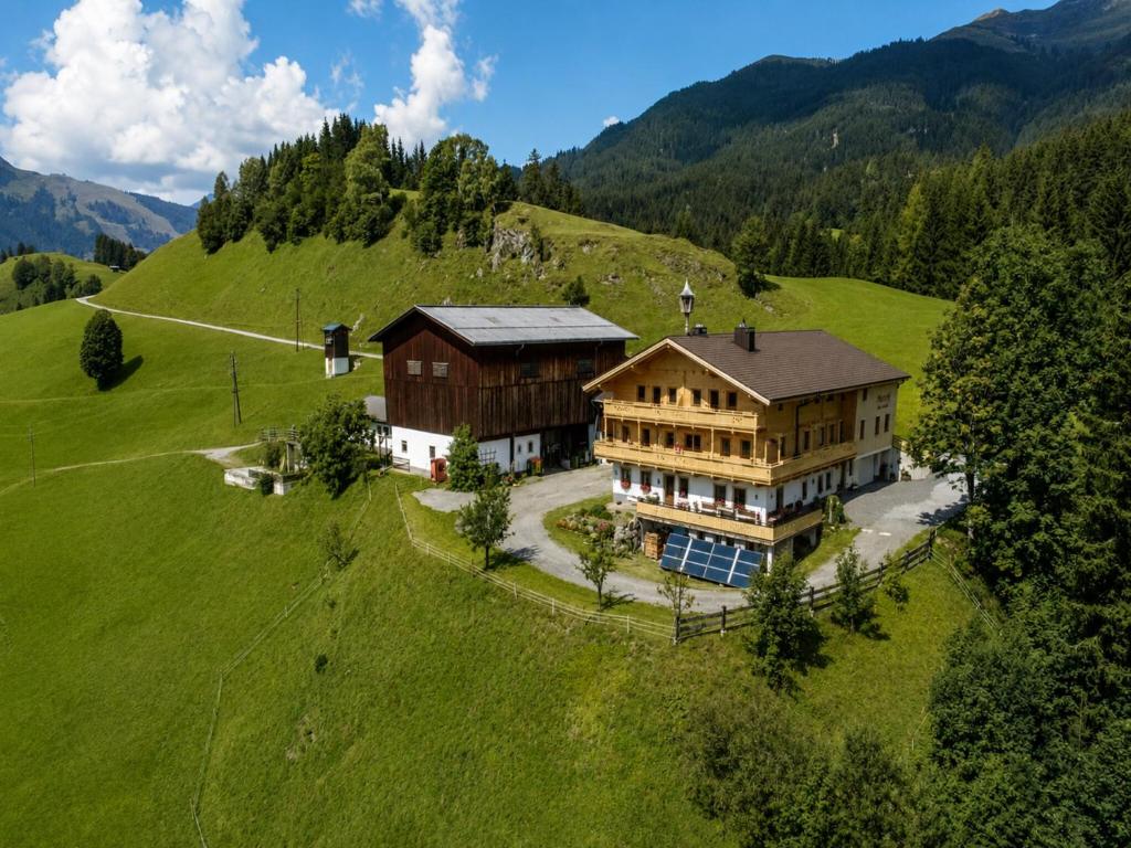 Stylish Apartment with Mountain Views - 4
