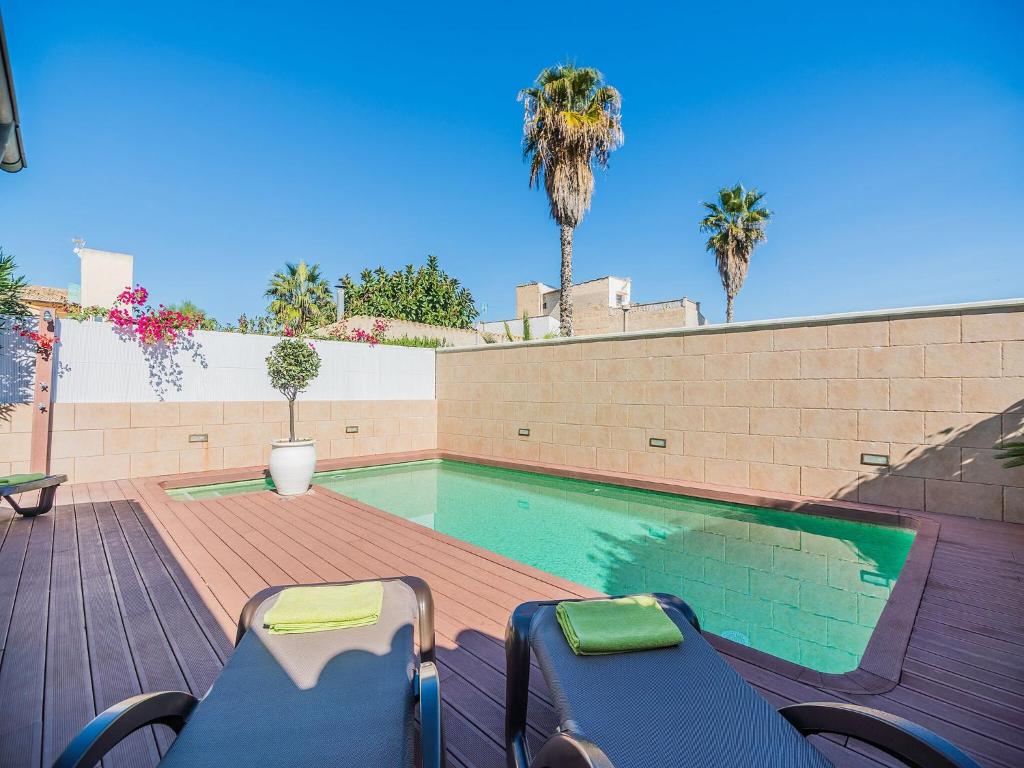 Beach Chalet with Pool for 6 - 2