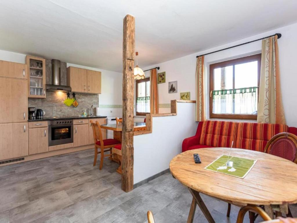 Holiday apartment on a farm with outdoor whirlpool - 3