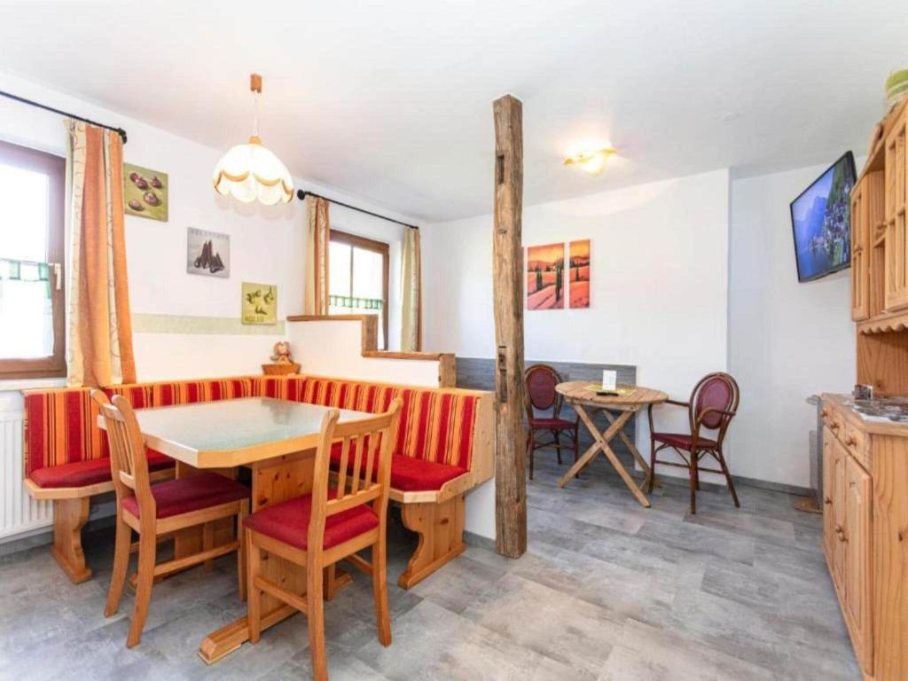 Holiday apartment on a farm with outdoor whirlpool - 2