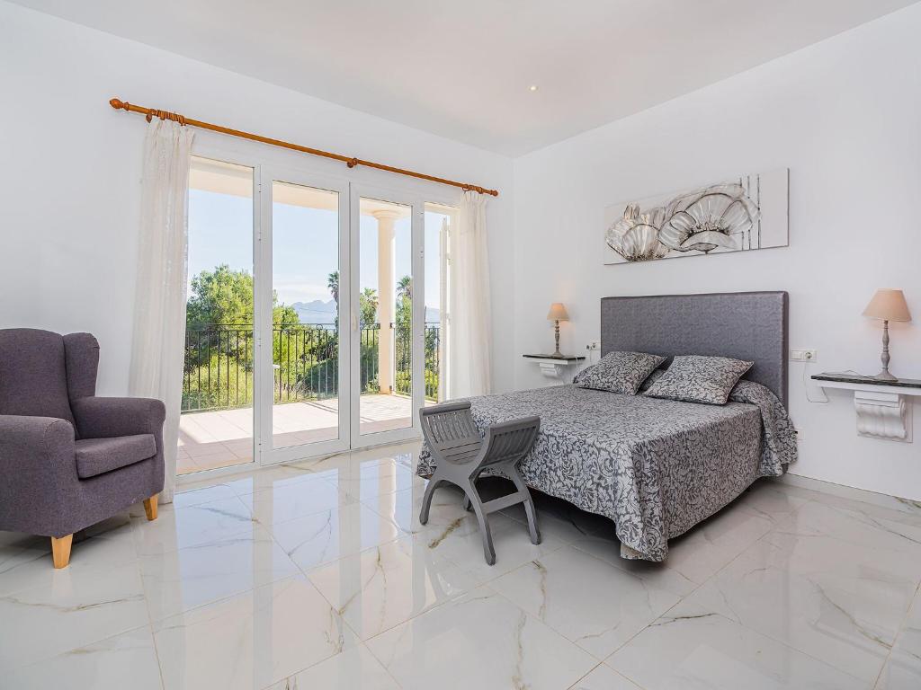 Villa with Pool Near Beach in Mallorca - 4