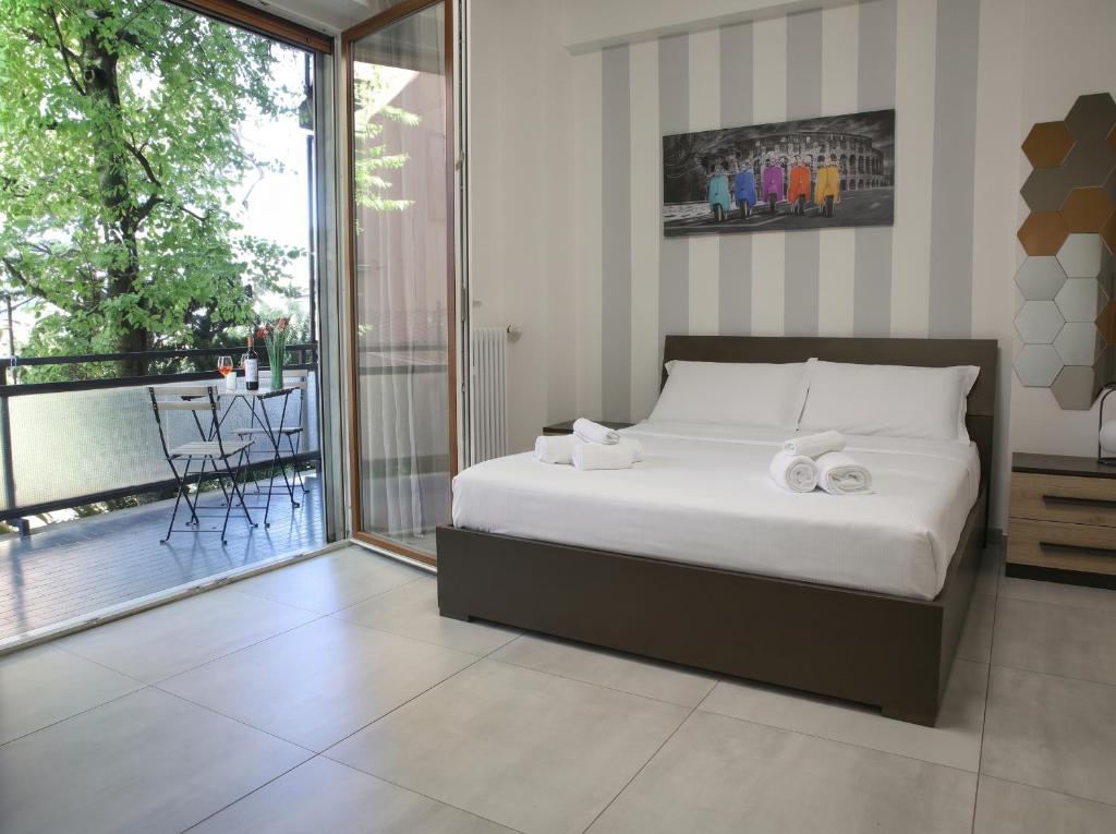Spacious Apartment near Lake Como & Station by PM Lake Como - 4