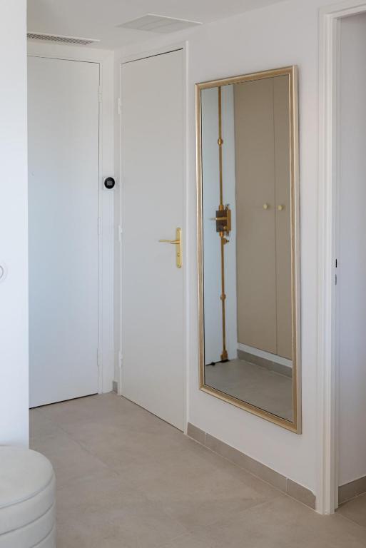 Renovated Luxury 1-Bedroom Apartment - 3