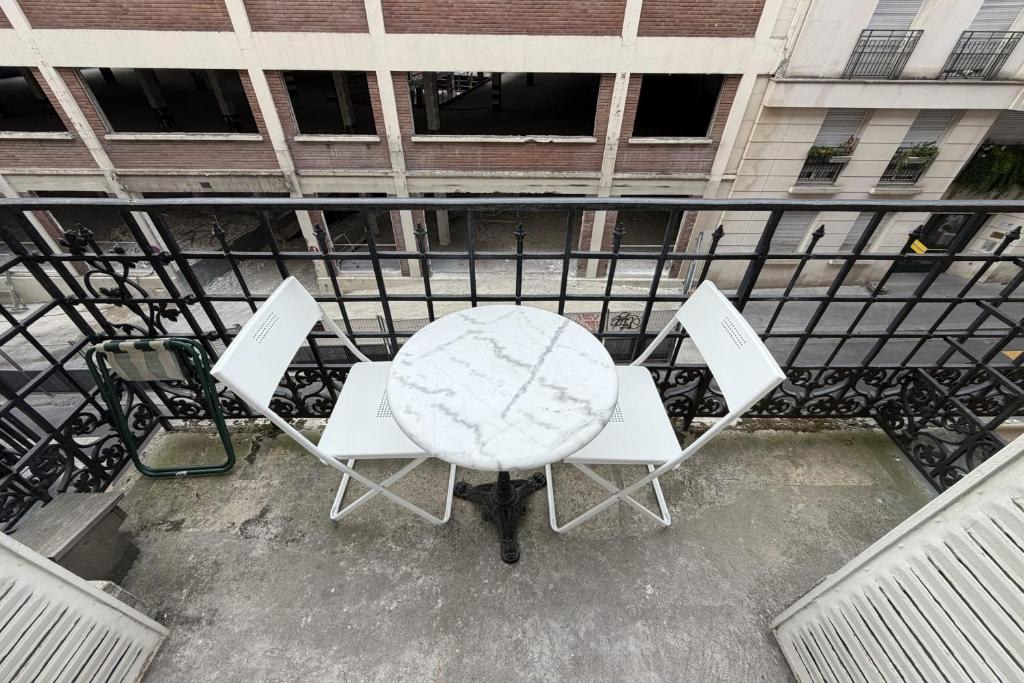 Charmant appartement rénové avec balcon à Paris 18 - 1