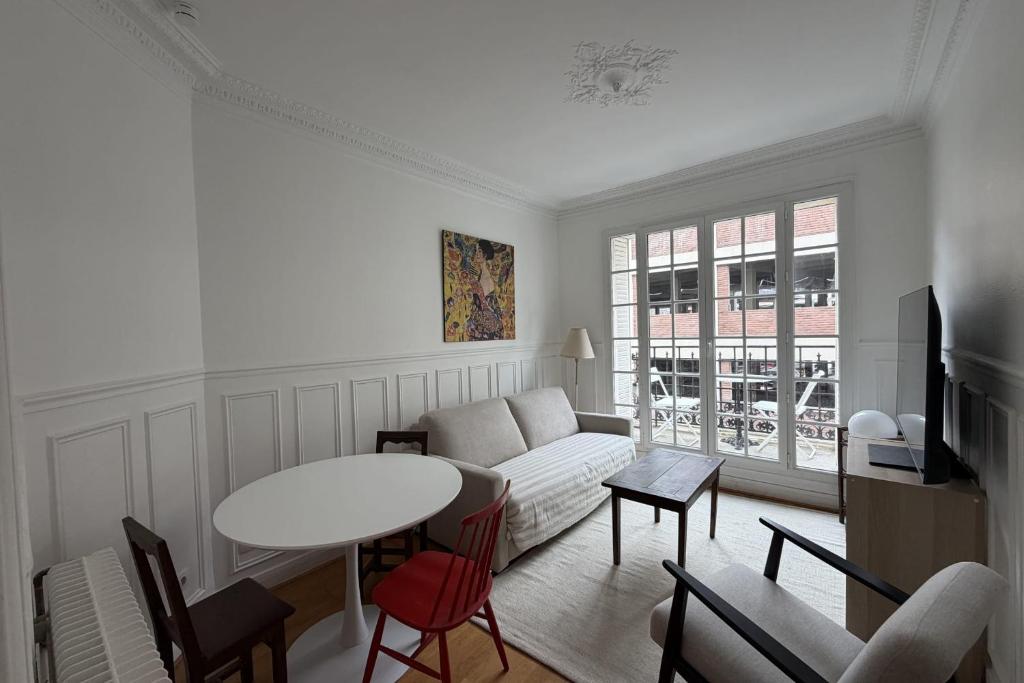 Charmant appartement rénové avec balcon à Paris 18 - 4