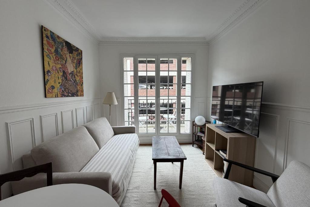 Charmant appartement rénové avec balcon à Paris 18 - 3