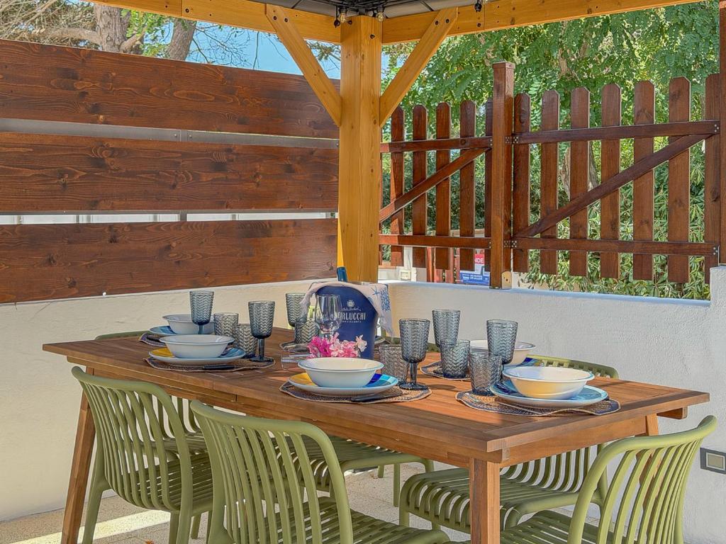 Pergola, BBQ and modern comfort by Host Hero - 3