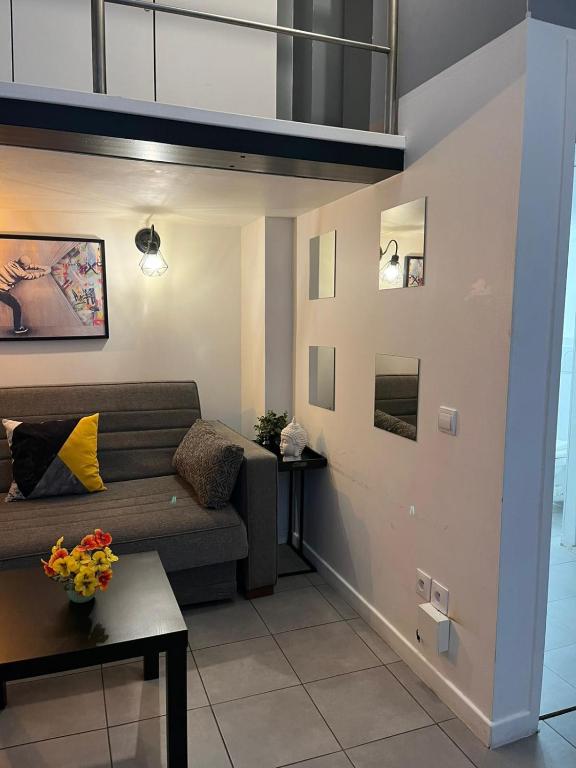 Spacious, bright and beautifully decorated flat in heart of Marais short walk to Picaso Museum - 5