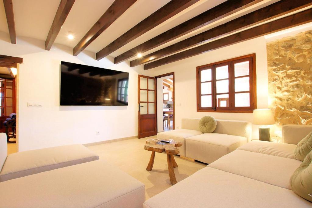Finca Casou Pollensa Spacious Countryside Retreat With Pool For Multi-Family Stays - 3
