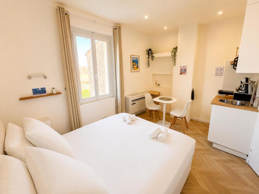 Joyau Prestige, Studio, 2P, AC, Coeur Vieil Antibes - 1