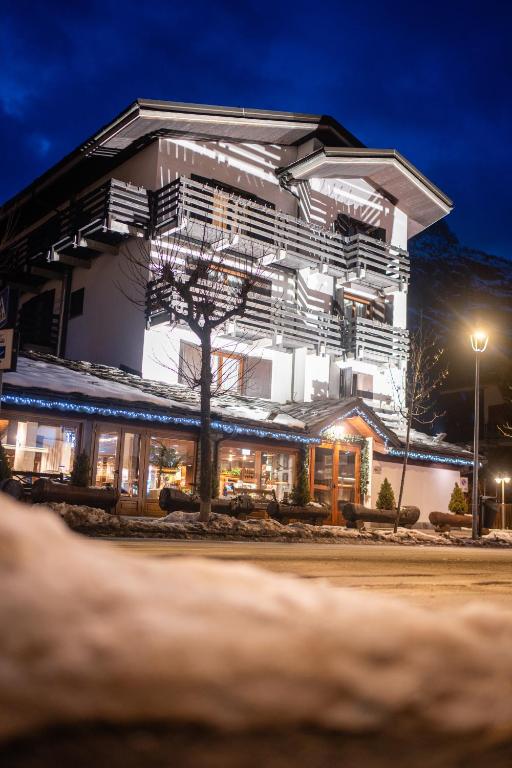 Hotel Les Jumeaux Courmayeur - 2