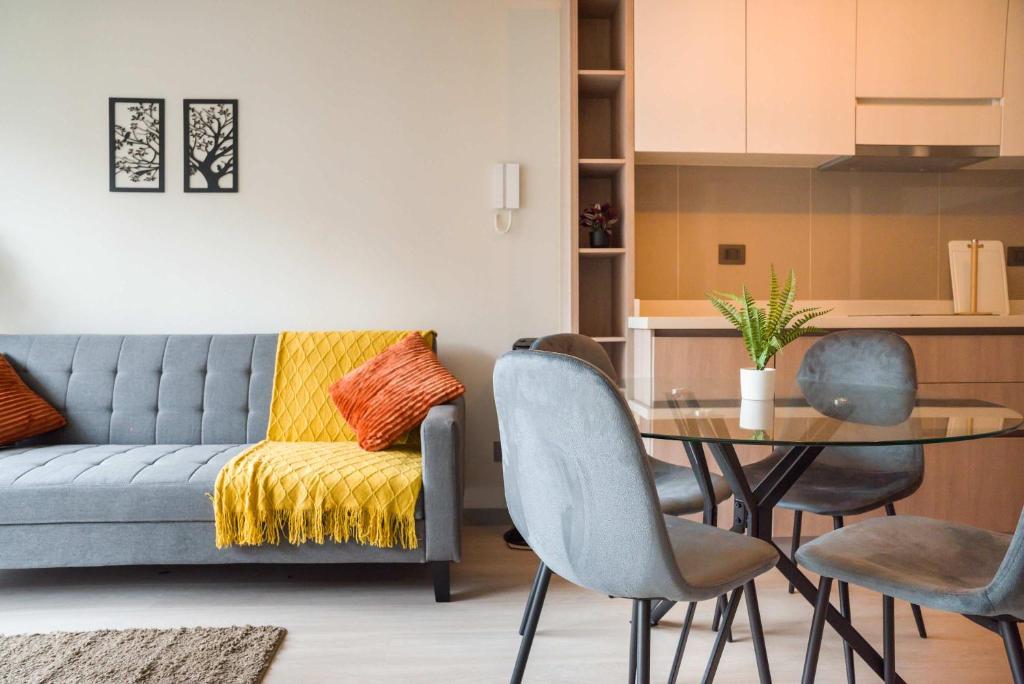 1BR1BA Downtown Santiago Cozy Urban Retreat for 3 - 2
