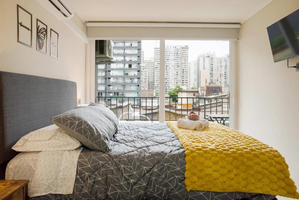 1BR1BA Downtown Santiago Cozy Urban Retreat for 3 - 4