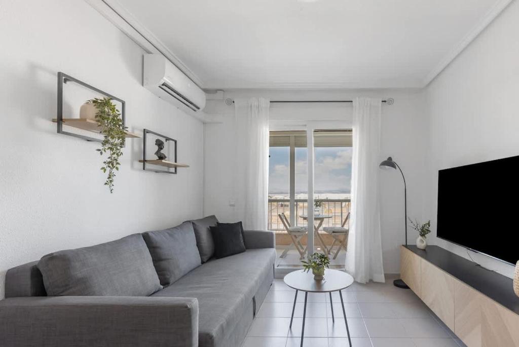 2BDR Apt with Pool Stunning Sunset 300m Beach - 3