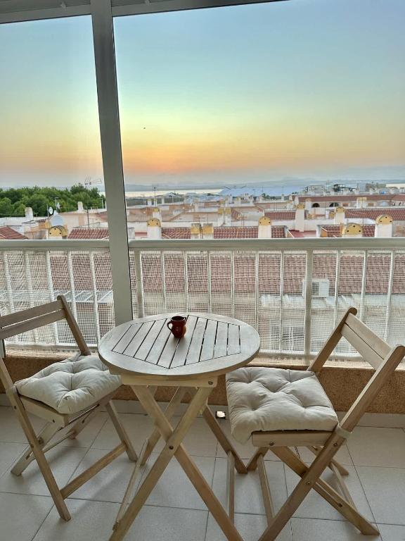 2BDR Apt with Pool Stunning Sunset 300m Beach - 4