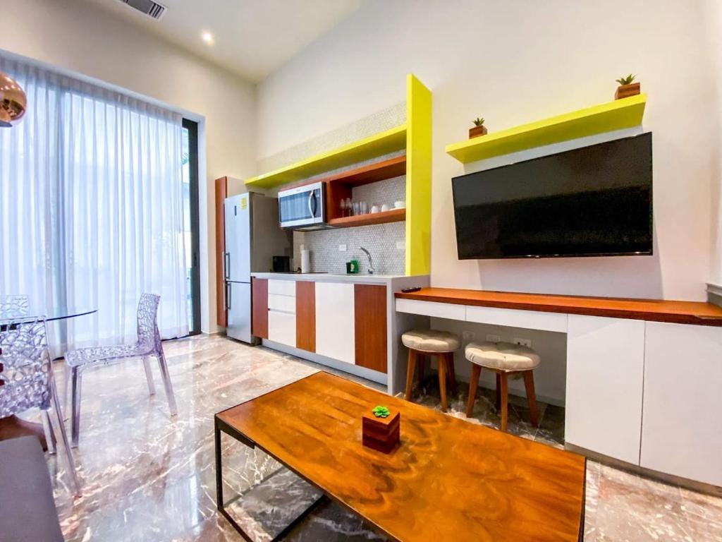 Joy Apt with rooftop and panoramic views - 4