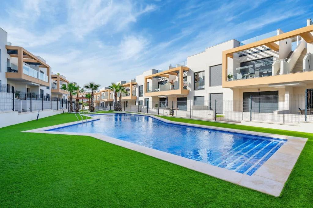 Modern Stay with Private Jacuzzi - 1