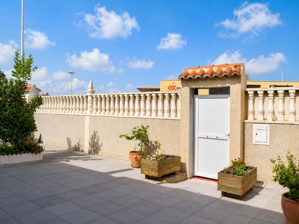 Townhouse with shared pool - 2