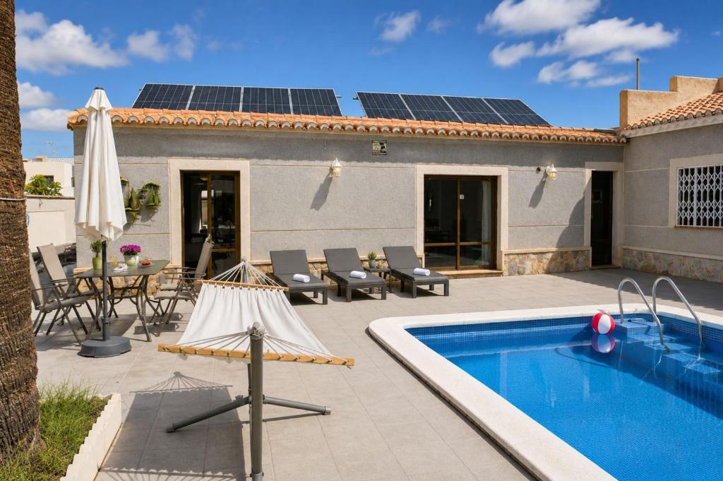 Townhouse with shared pool - 4