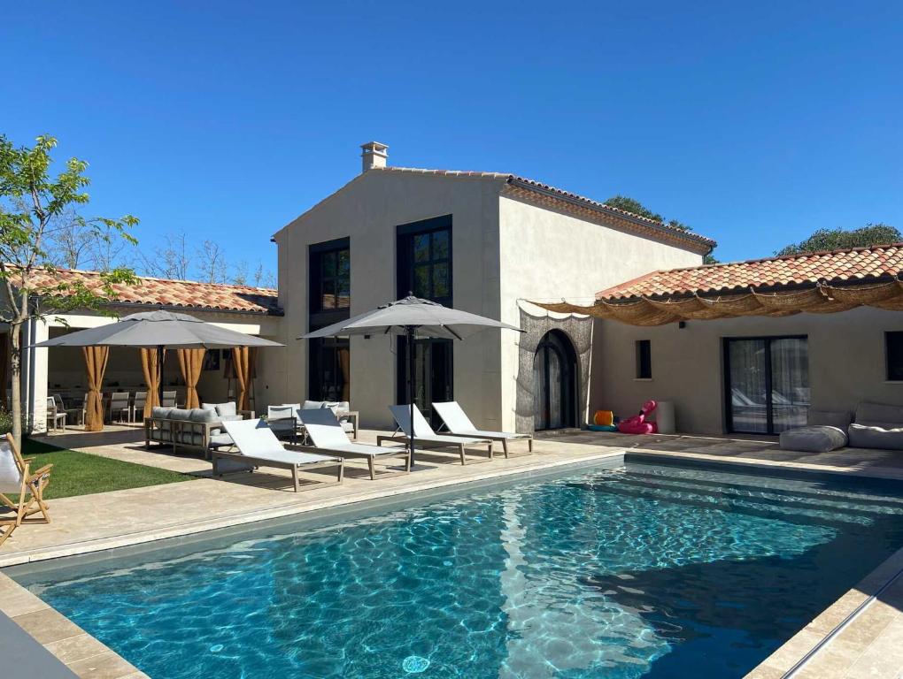 Villa Elvisa Seaside Pool - 1